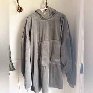 Cozy Oversized Hooded Pullover Sweatshirt - Gray